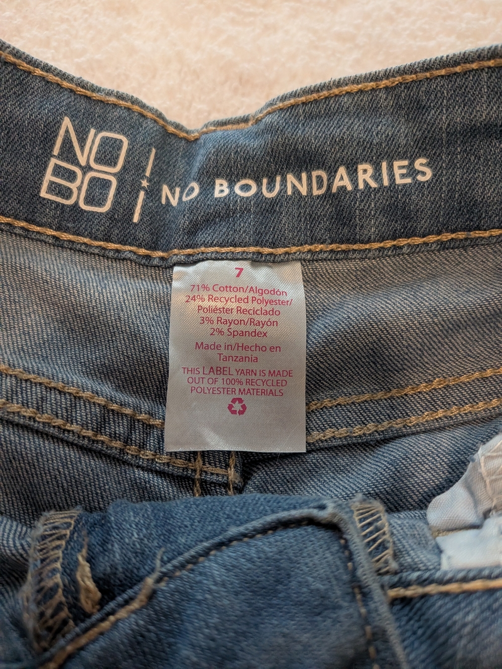 No Boundaries Women's Straight-Leg Jeans - Light Blue Wash. Brand New - Picture 3 of 3